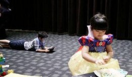 石头爆料父母视频,揭秘父母温馨瞬间，家庭幸福瞬间呈现