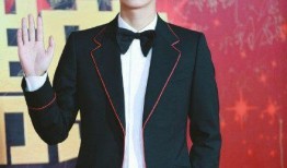 爆料戴墨镜李易峰视频,神秘魅力引热议